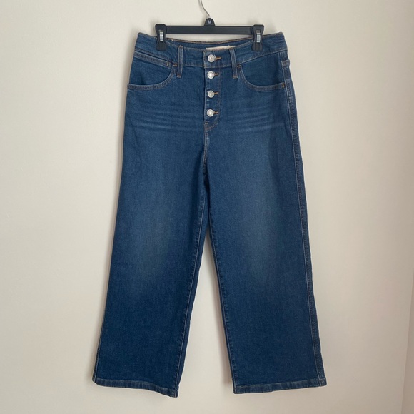 Levi’s Mile High Crop Denim (27) - Picture 3 of 10